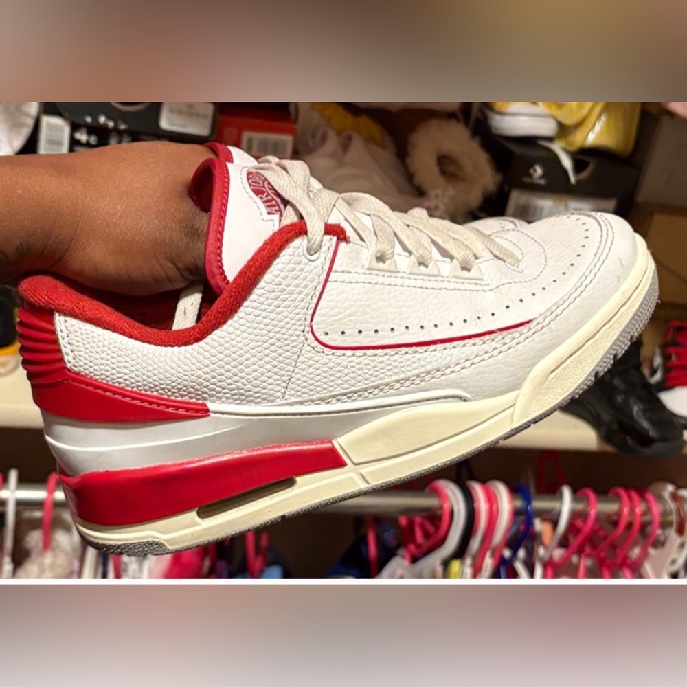 Nike Men's White and Red Low-Top Sneakers